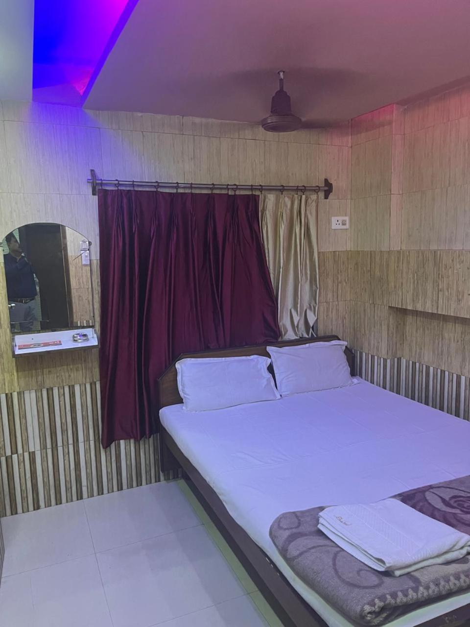 Lodge Babul Calcutta Exteriör bild